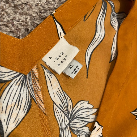 Floral midi dress - Picture 2 of 3